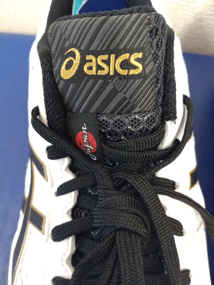 バレーボールシューズ　アシックスasics ローテジャパンライトFF 未使用品