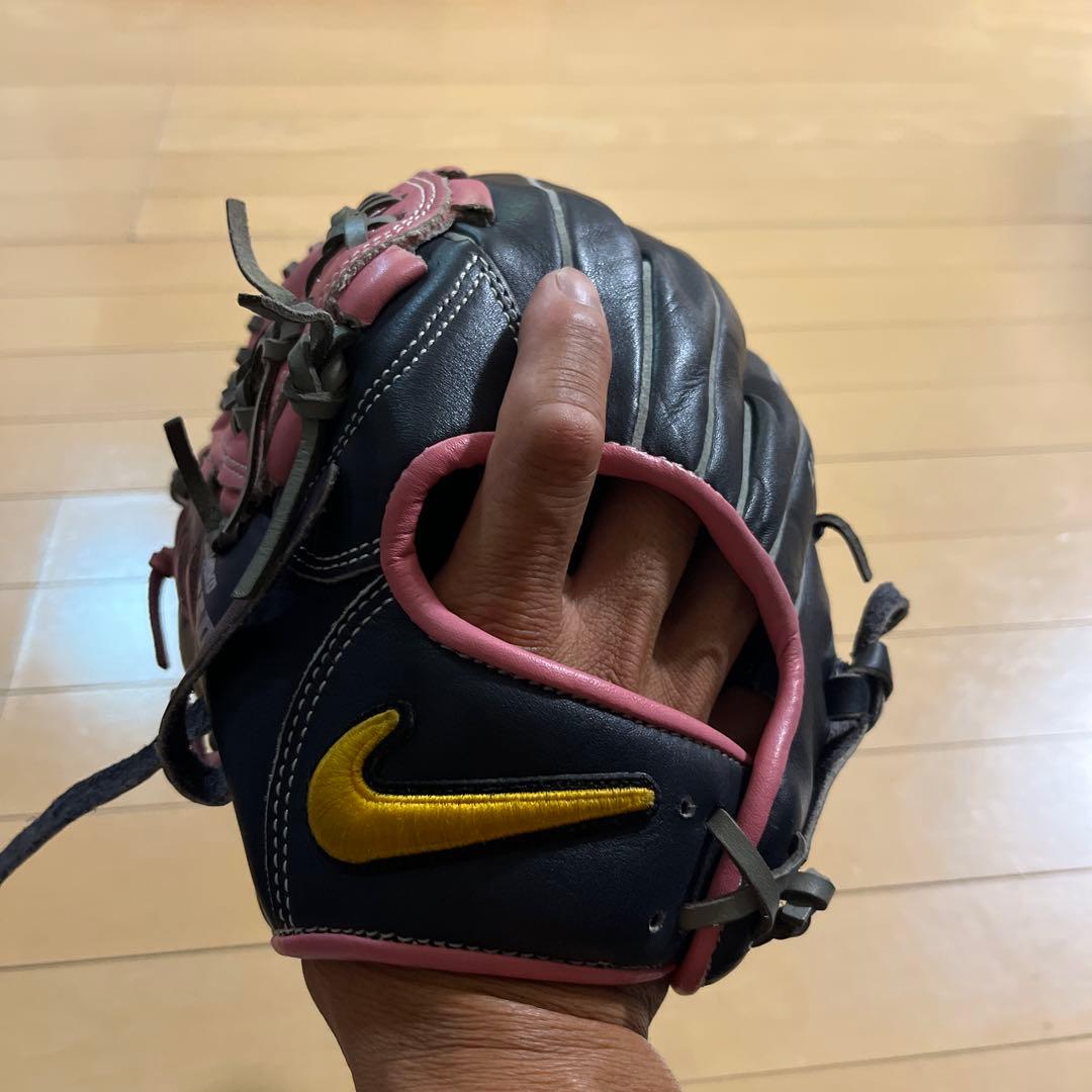 Nike DIAMOND REAL グローブ ネイビーとピンク