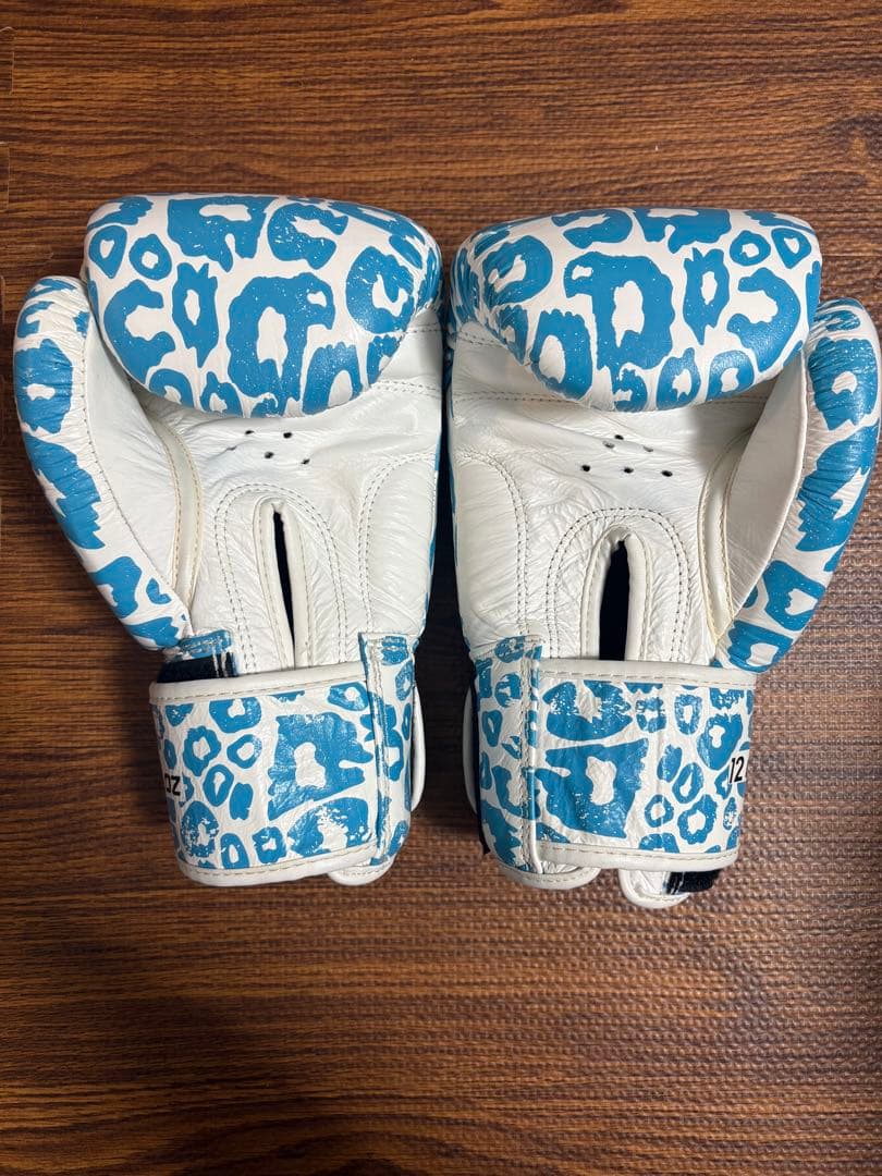 K-1 ボクシンググローブ 12 oz 青いヒョウ柄