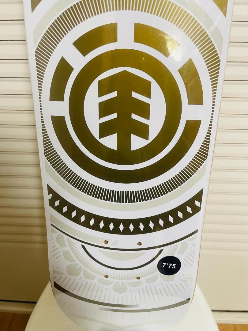 デッキテープ付き　ELEMENT　スケートボード　スケボー7.75*31インチ