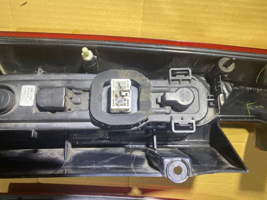 ルノー カングー 右側 テールライト