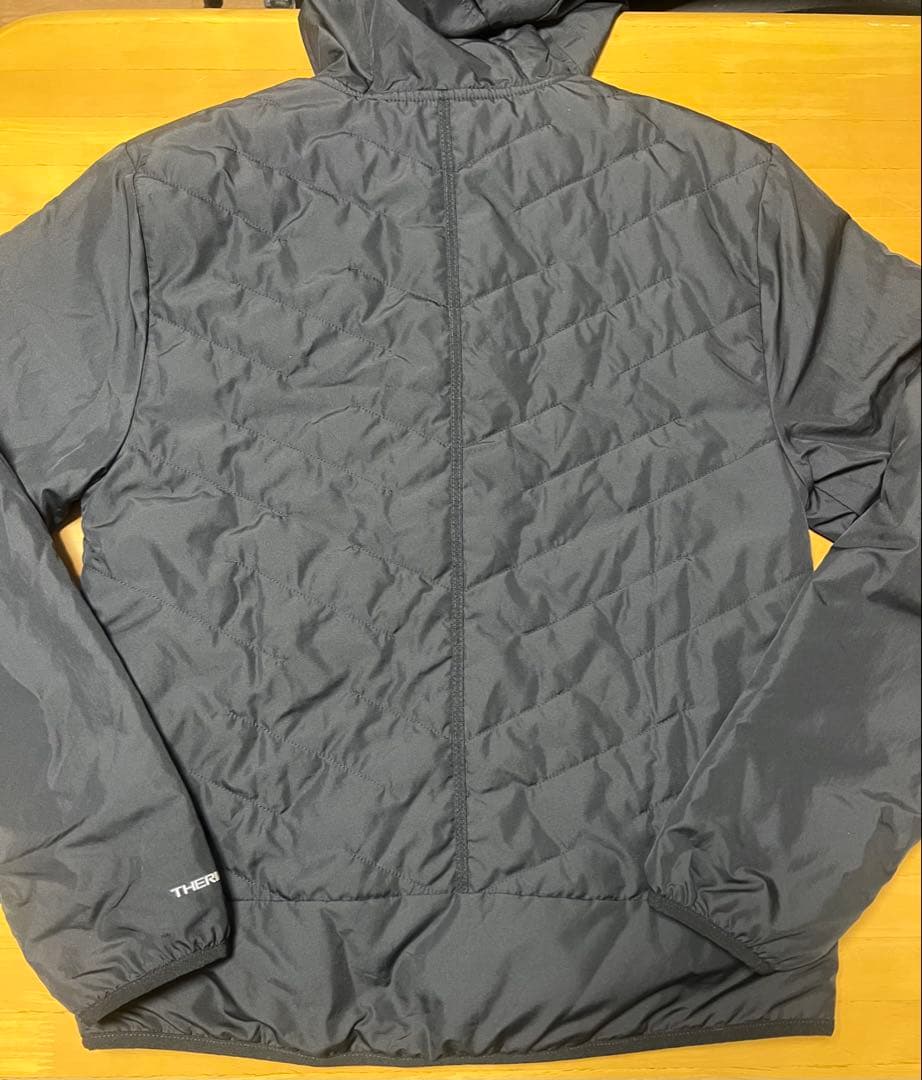 ほぼ未使用！NIKE フード付きランニングジャケット Sサイズ（165）