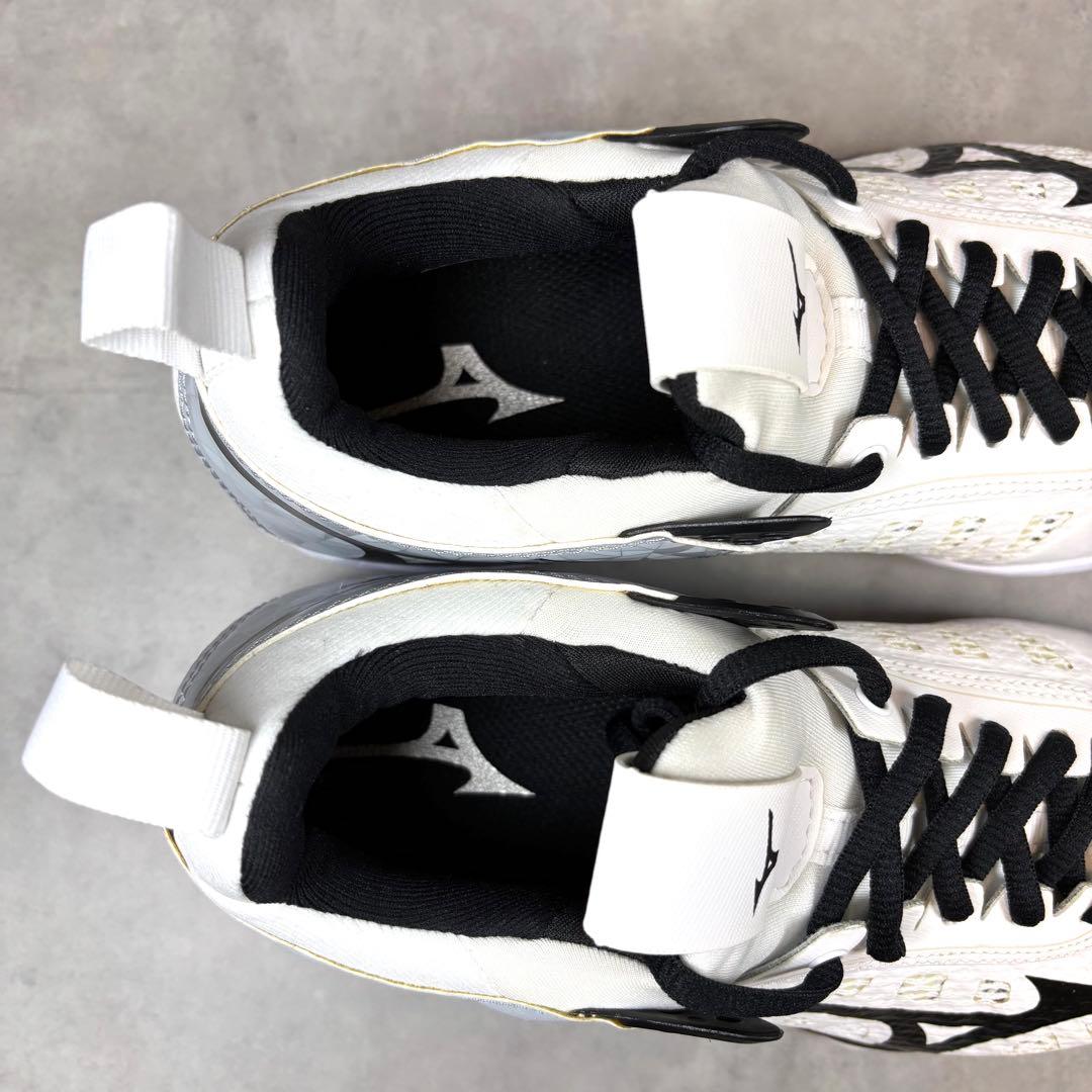 【試着のみ】ミズノ バレーボールシューズ ウエーブモーメンタム 23.5