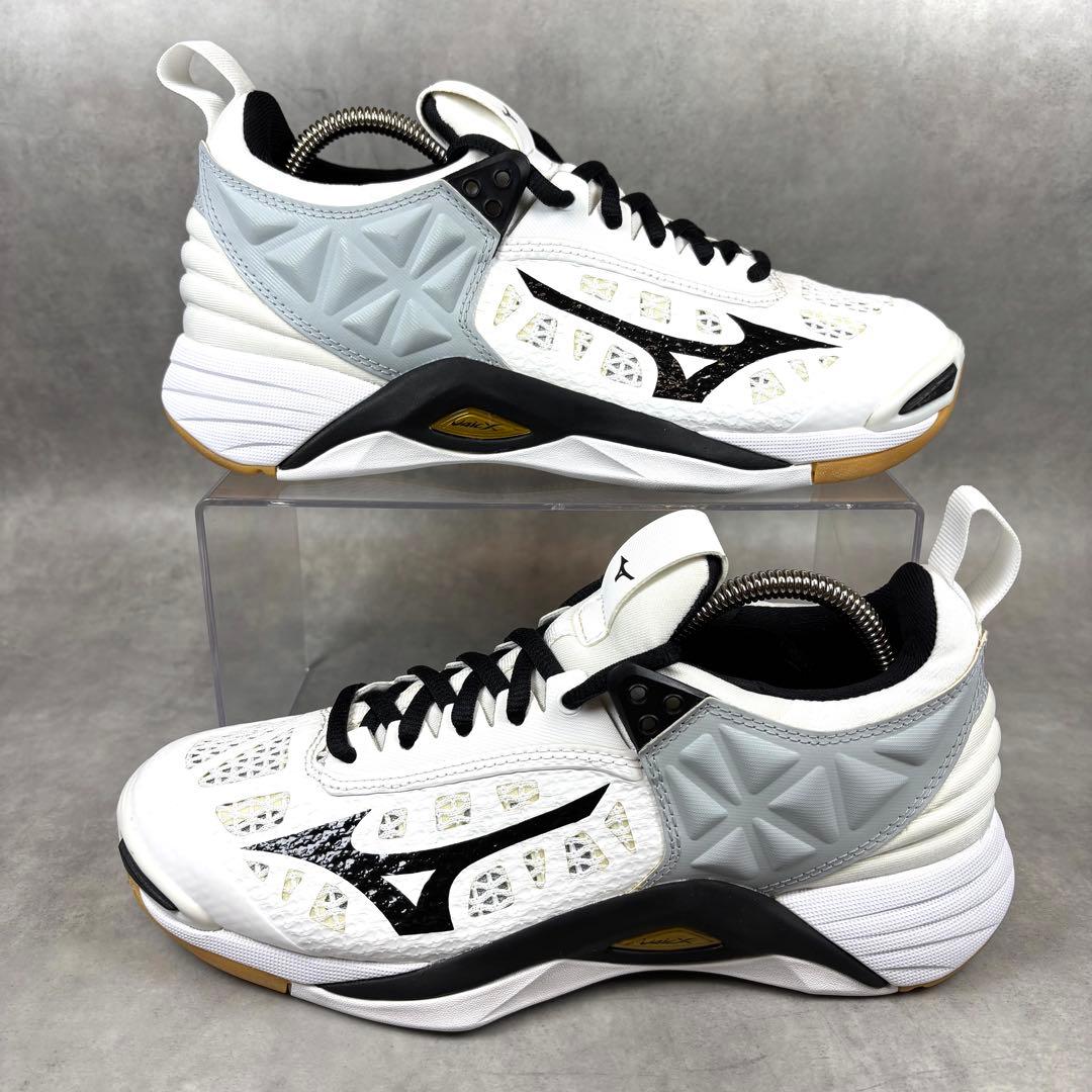 【試着のみ】ミズノ バレーボールシューズ ウエーブモーメンタム 23.5