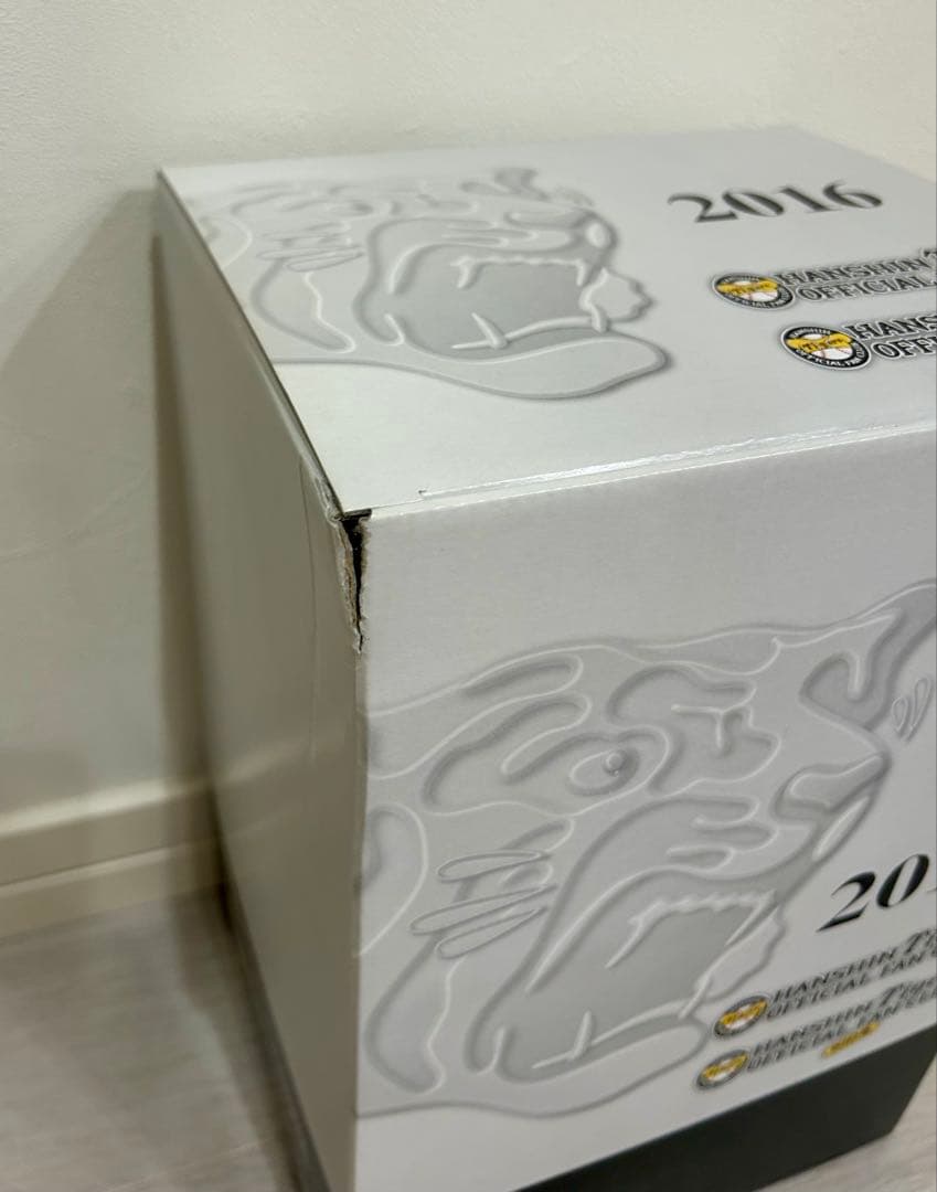 阪神タイガース 2016年ファンクラブ特典　黄金ヘルメット　おまけ付き