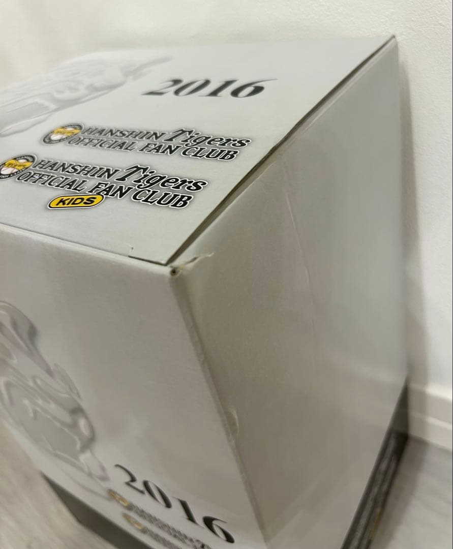 阪神タイガース 2016年ファンクラブ特典　黄金ヘルメット　おまけ付き