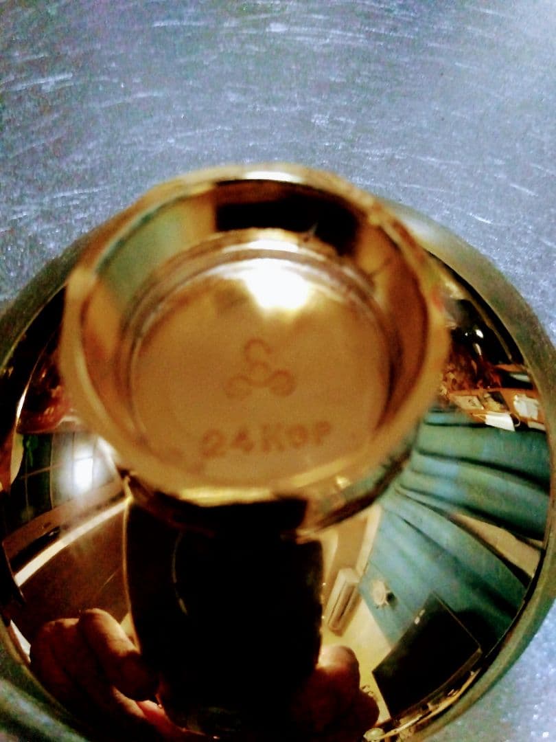 美品.特大.天然水晶玉？の置物.1705グラム位.木製台座付きます