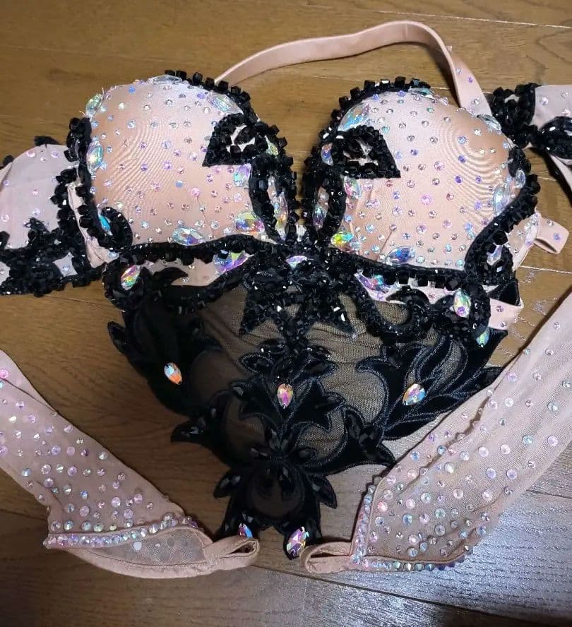 ベリーダンス衣装 ベージュ ブラック アーム付