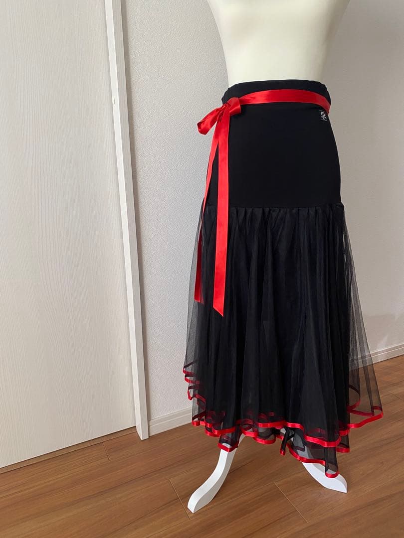 お値下げ　タカダンス・黒と赤のフレアスカート
