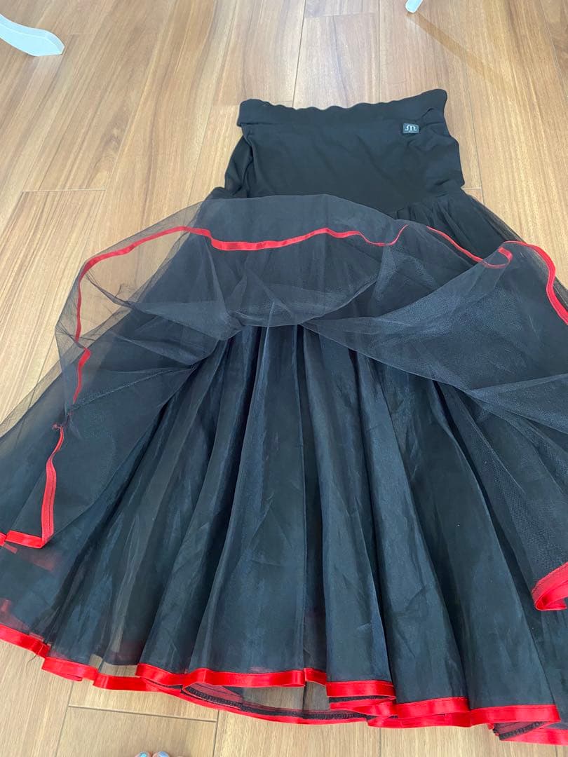 お値下げ　タカダンス・黒と赤のフレアスカート