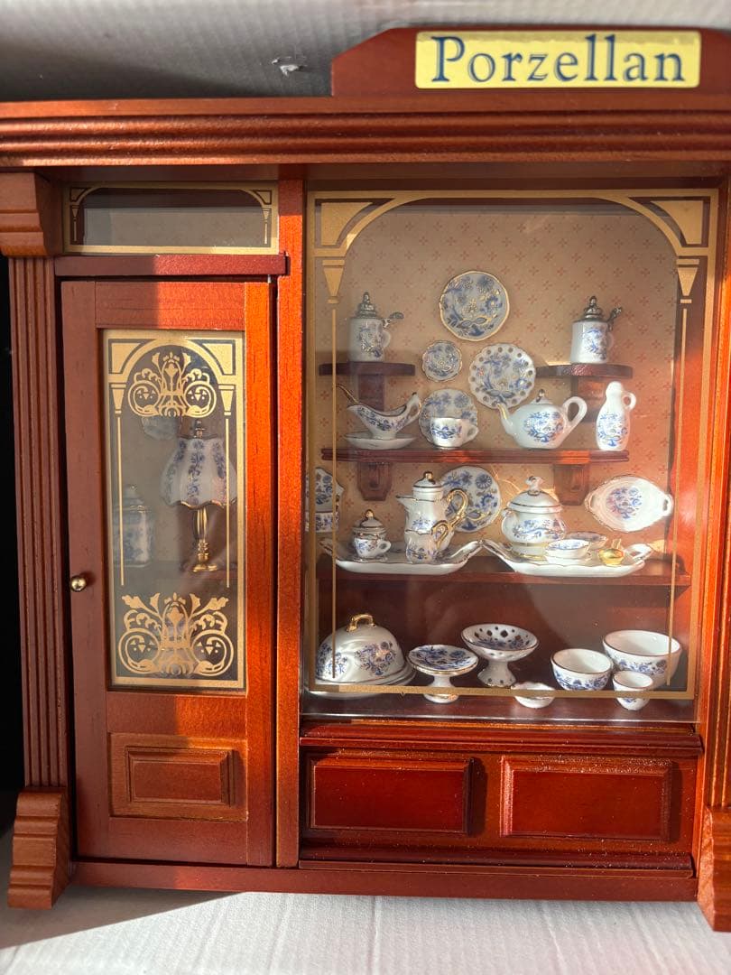 ドイツ　ミニチュア　ロイターポーセリンキャビネット　レトロRP1797-5