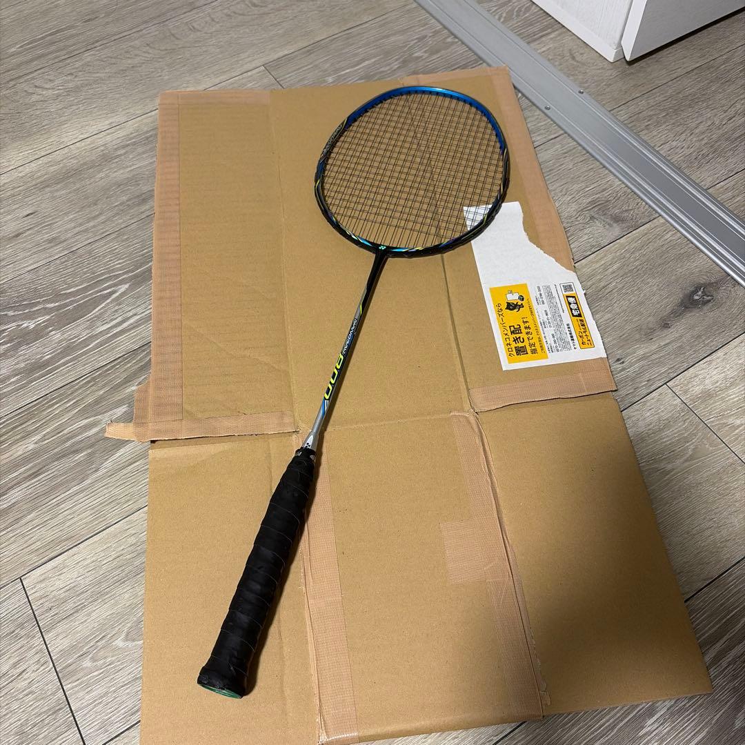 ヨネックス　ナノレイ800 4UG5