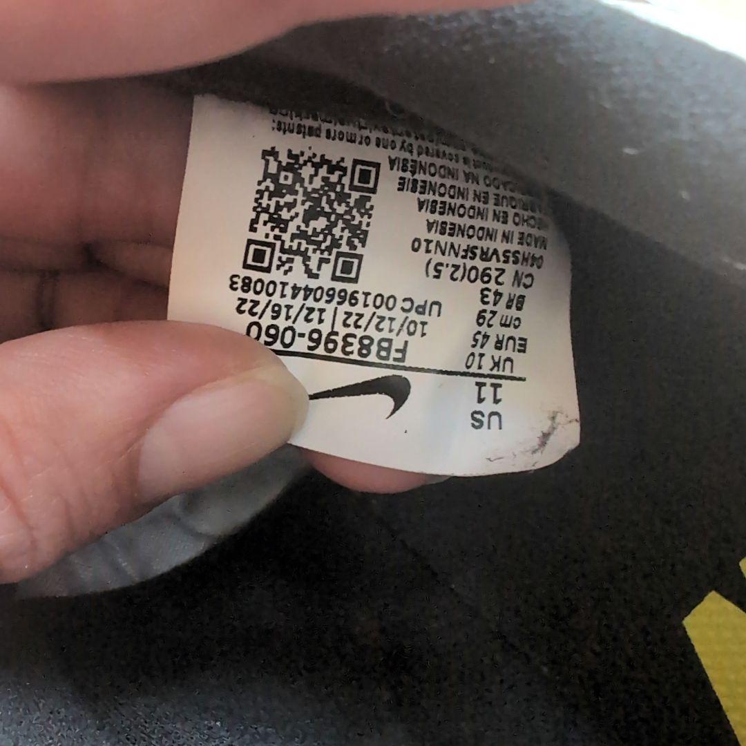 Nike サッカートレーニングシューズ シルバー/ライムグリーン