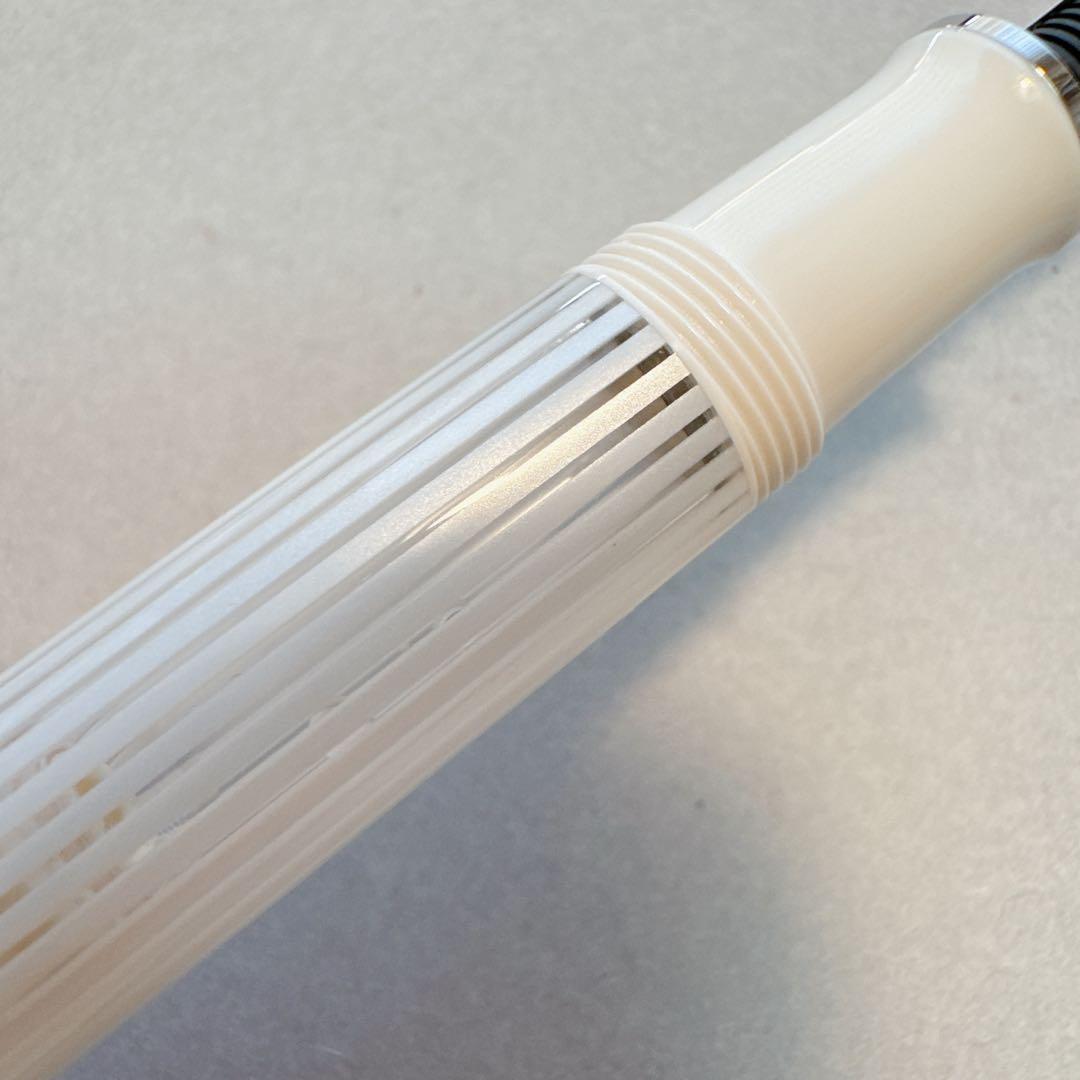 【極美品】ペリカン 万年筆 スーベレーン M605 ホワイトストライプ14K M