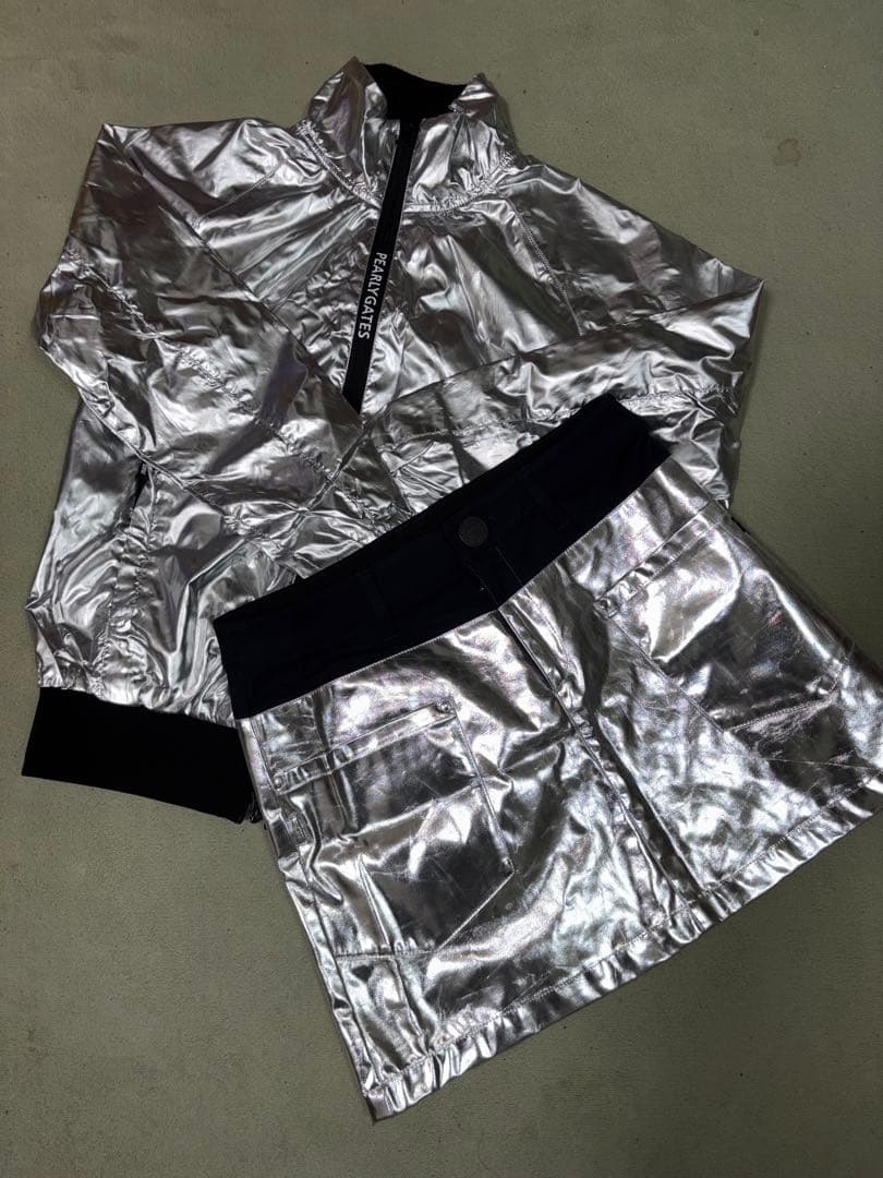 （美品）パーリーゲイツ、プラチナシルバー、ジャケットとスカート、サイズ上0、下1