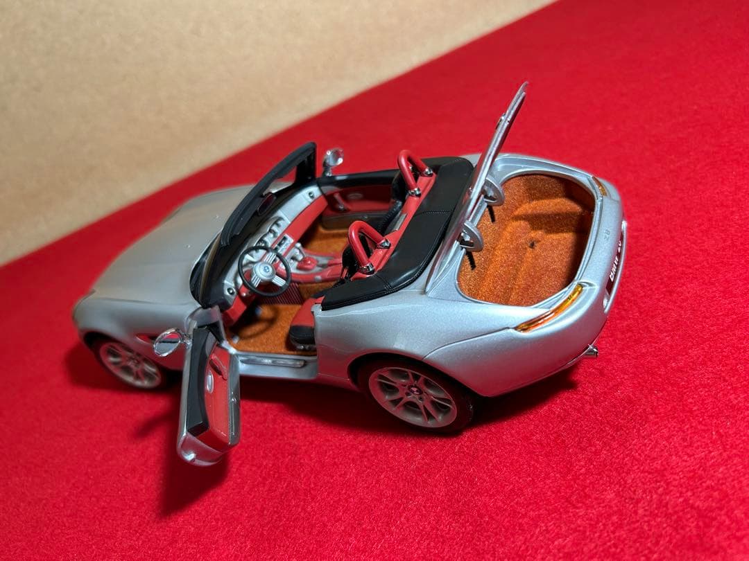 【1/12まで限定価格】京商　1/18  Z8