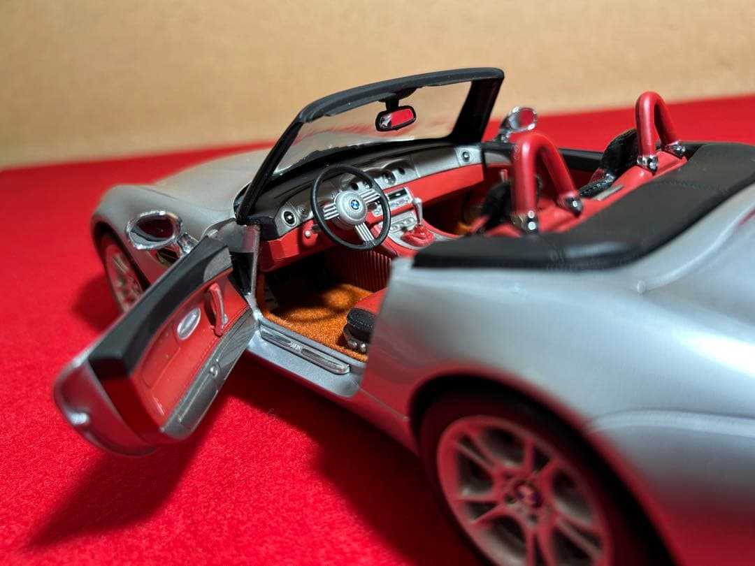 【1/12まで限定価格】京商　1/18  Z8