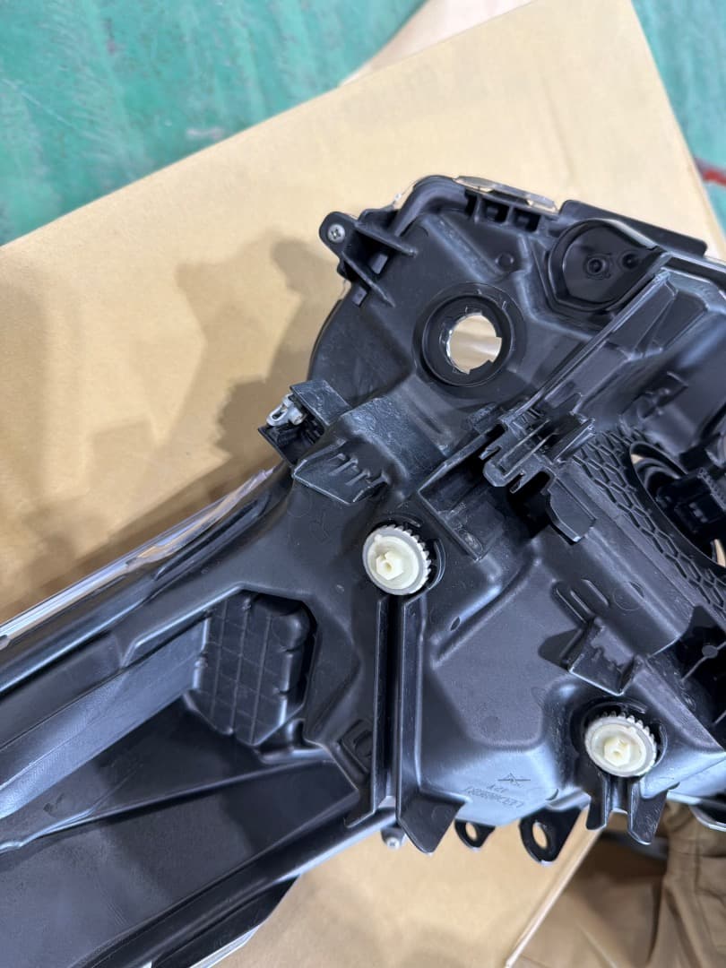 プリウス ヘッドライト 右 50