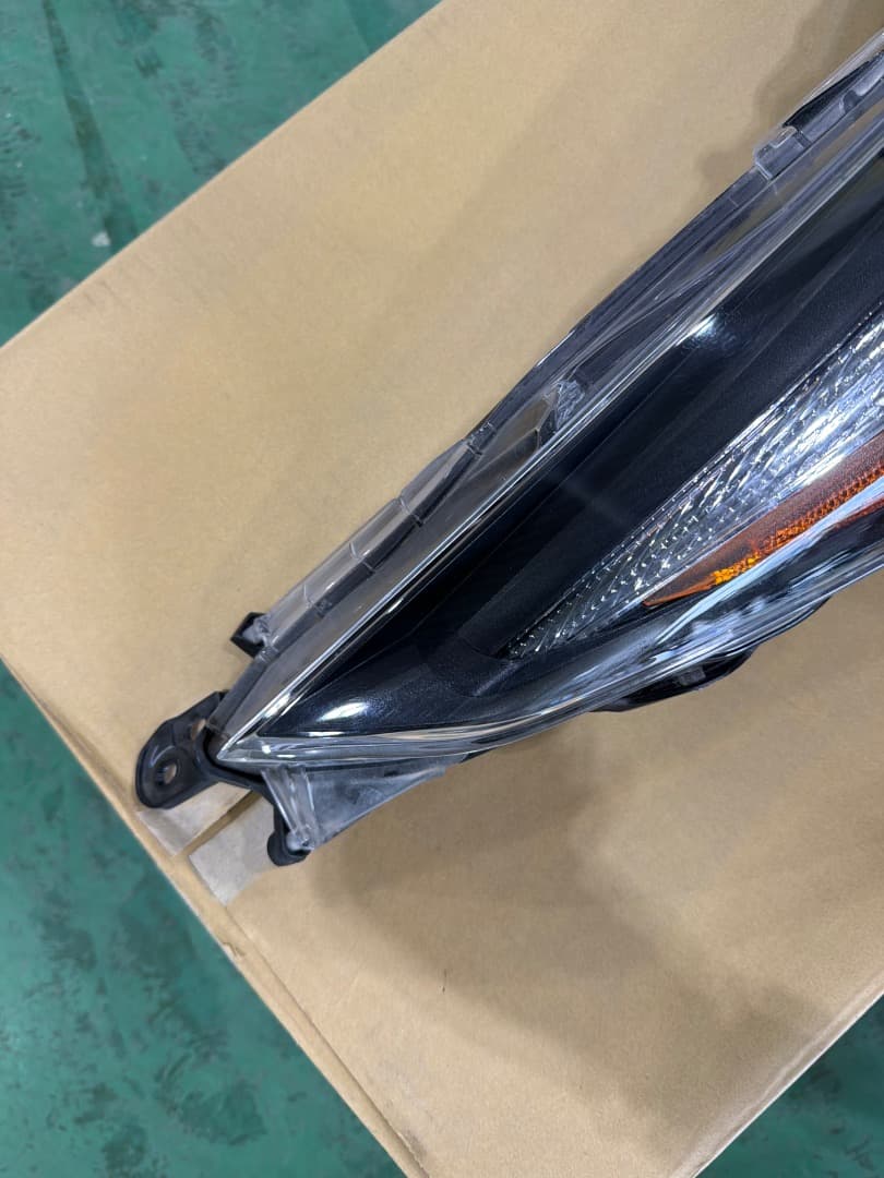 プリウス ヘッドライト 右 50