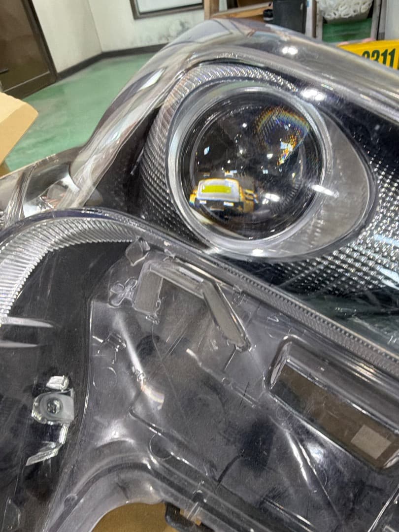 プリウス ヘッドライト 右 50