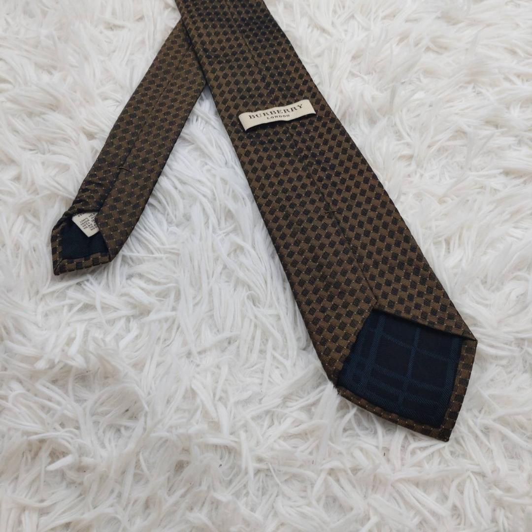 バーバリー 高級シルクネクタイ 総柄（ホースロゴ） ダークブラウン