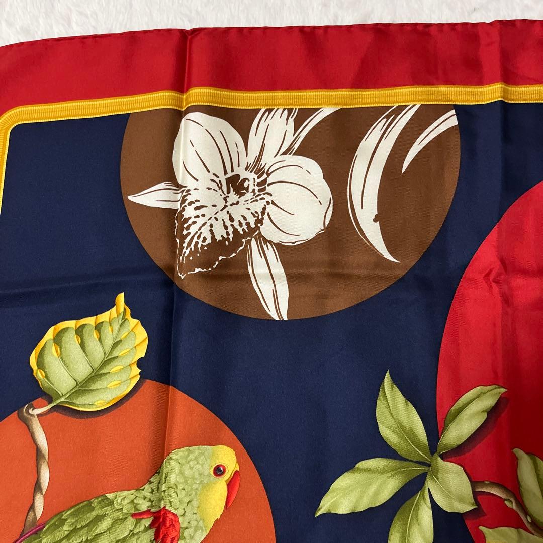 極美品　サルバトーレフェラガモ　シルク　スカーフ　鳥　インコ　花柄　総柄