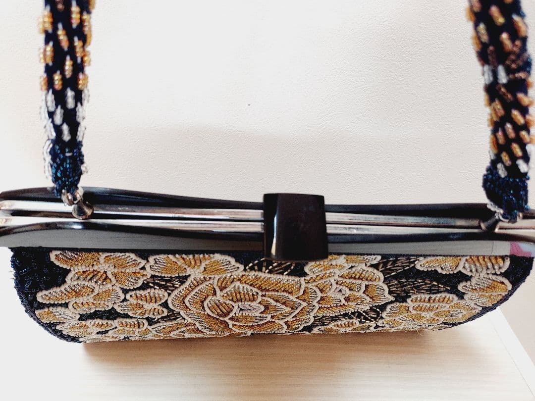 花柄刺繍 和装用バッグ　ビーズ刺繍ハンドバッグ　和装小物　ビーズバッグ　バラ柄