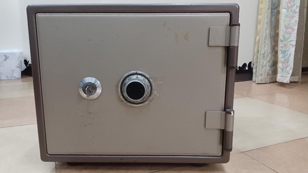 金庫、耐火金庫　EIKO ES-10 ダイヤル　鍵付き