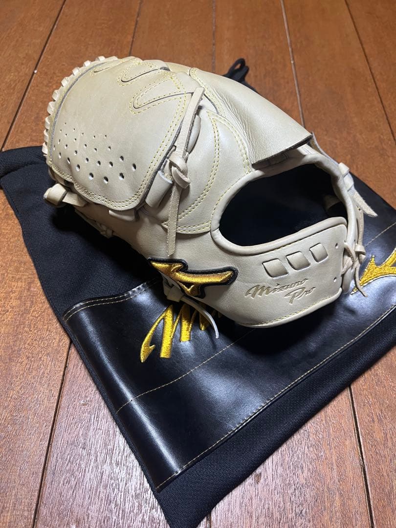 Mizuno Pro 硬式グローブ 22モデル投手用 クリーム色 収納袋付き