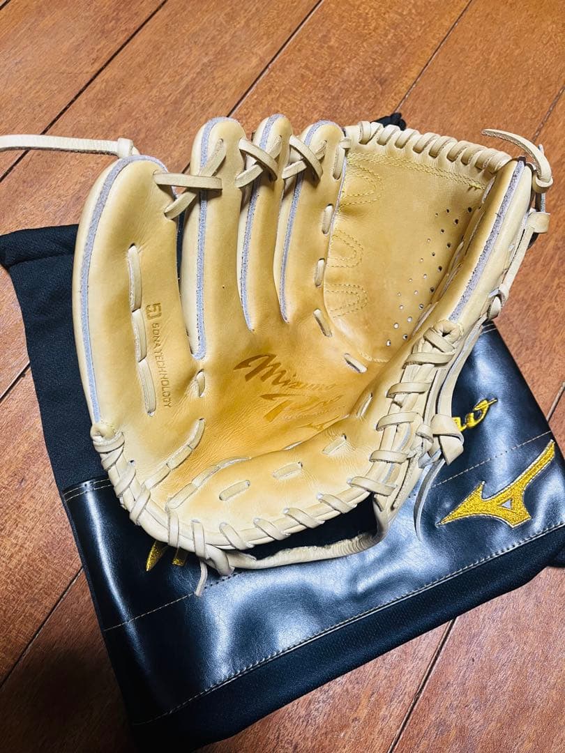 Mizuno Pro 硬式グローブ 22モデル投手用 クリーム色 収納袋付き