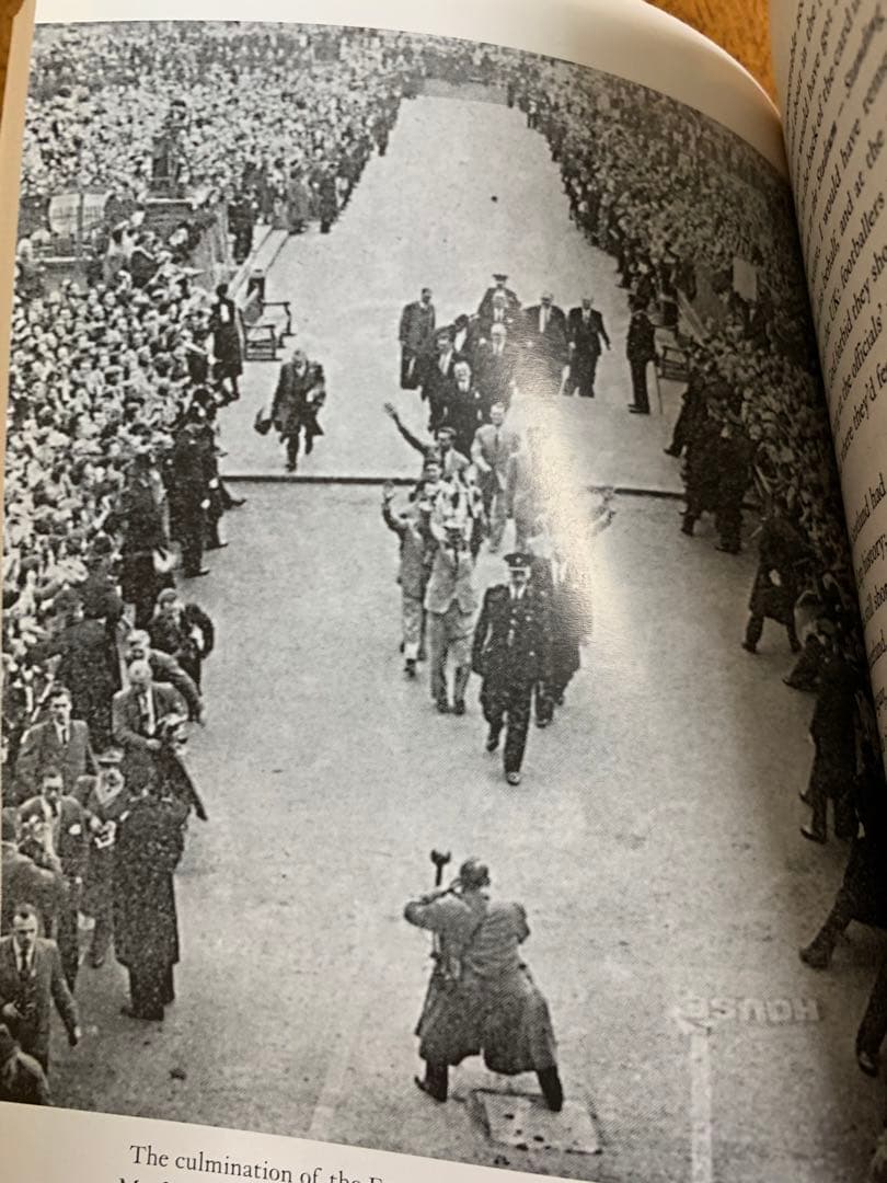 受賞に輝く伝記＂My Father and Other Working……