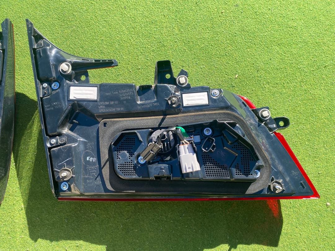 30アルファード　後期　純正　フィニッシャー　 テールライト　2個セット