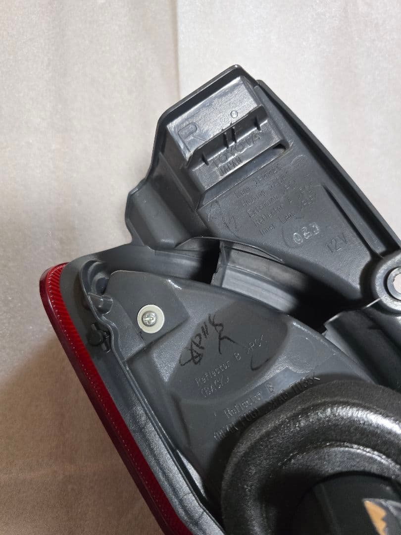 ハイエース 200系 テールライト 純正 TOYOTA 右用 ¹²