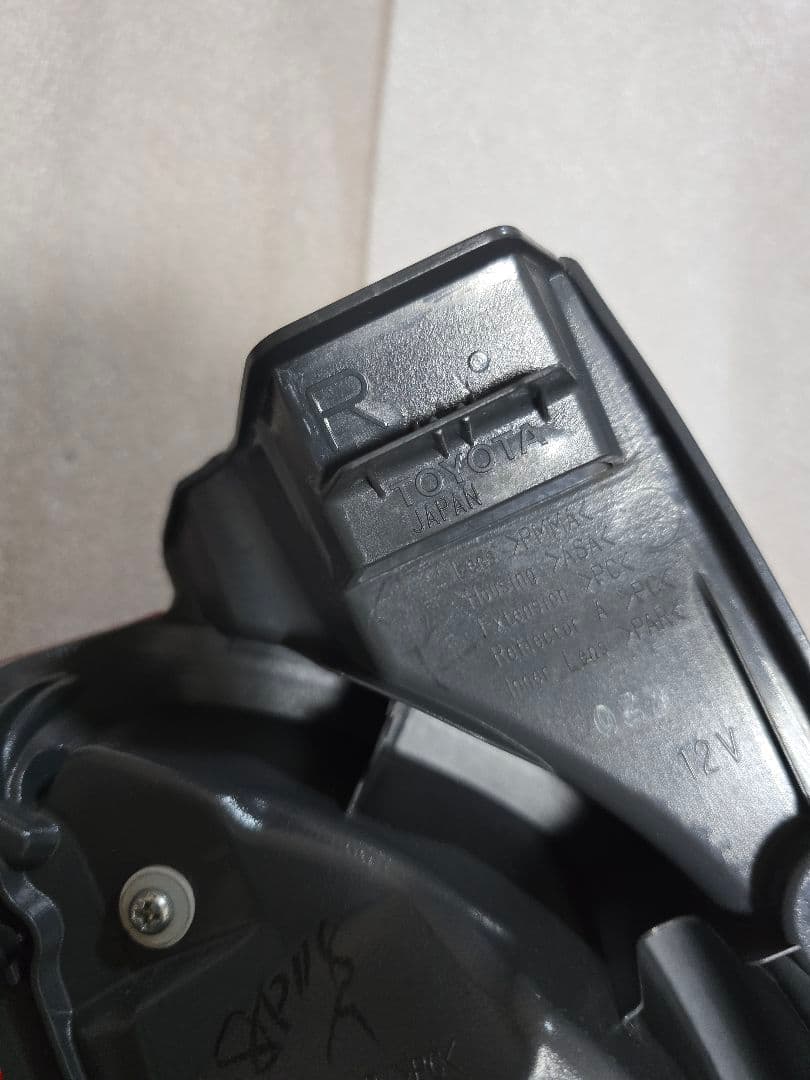 ハイエース 200系 テールライト 純正 TOYOTA 右用 ¹²