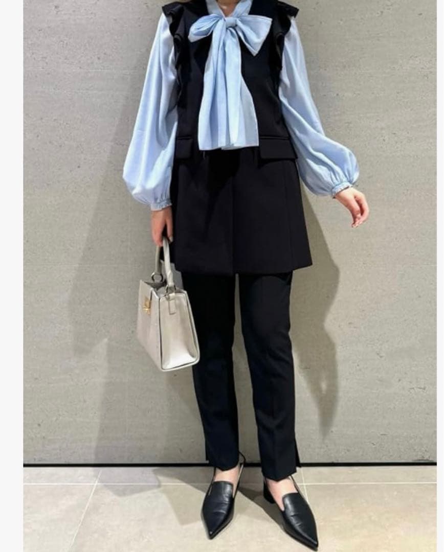 新品同様　CELFORD ブラック フリルスリーブ　ジレ　ベスト