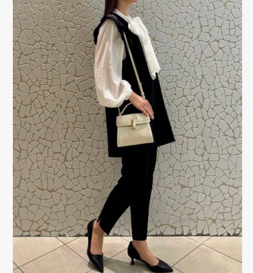 新品同様　CELFORD ブラック フリルスリーブ　ジレ　ベスト