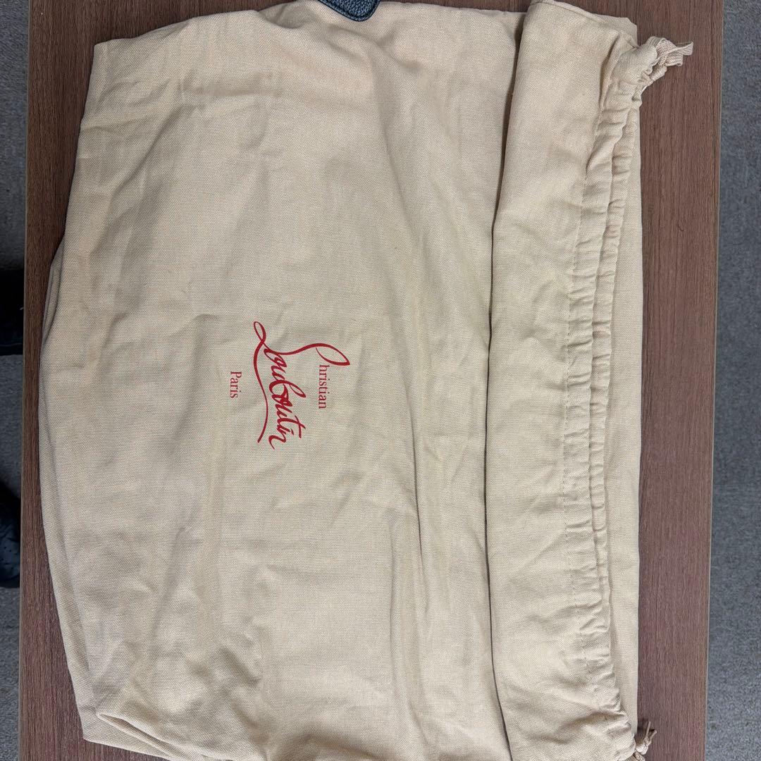 スタッズ付き黒レザートートバッグ