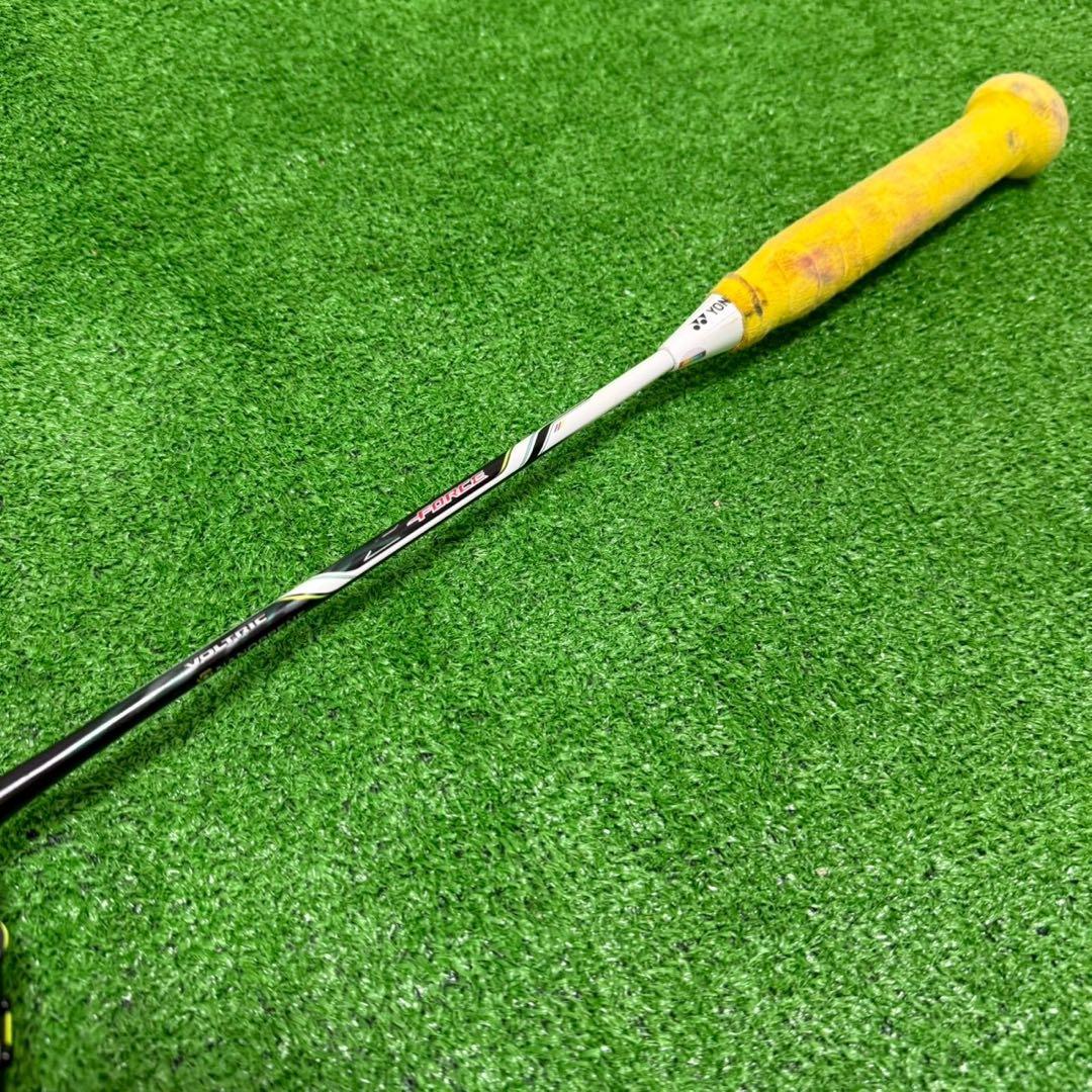 美品 ヨネックス　ボルトリックZフォース　4UG5