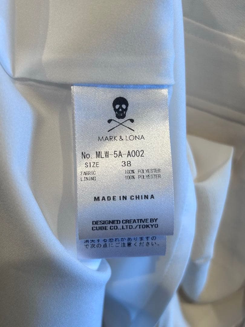 MARK&LONA プリーツ切替衿付きノースリーブワンピース ホワイト