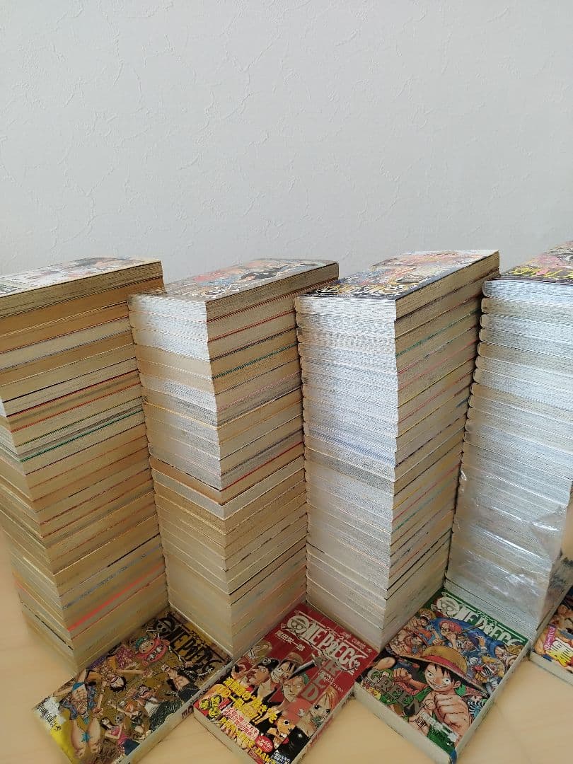 ワンピースONE PIECE　　 1巻〜114巻　 全巻セット+公式ガイド本4冊