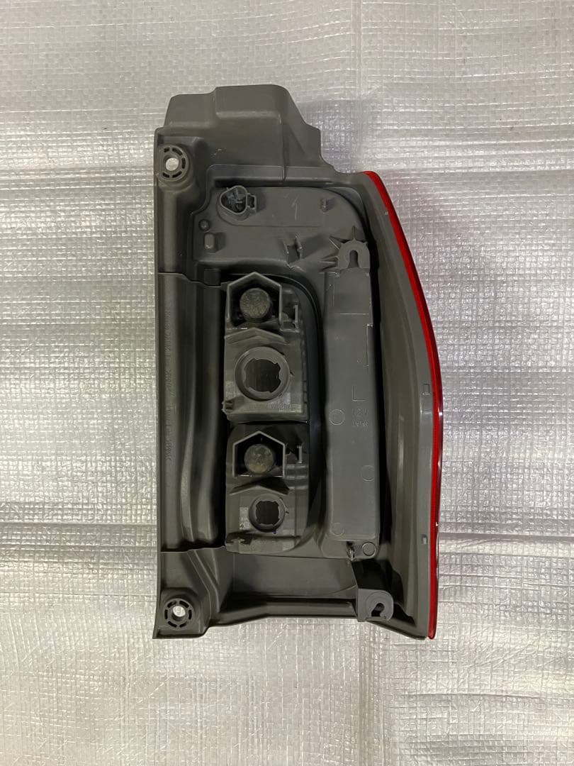 ♦︎ダイハツ★タントLA600S左純正テールランプ★点灯確認済み★良品★