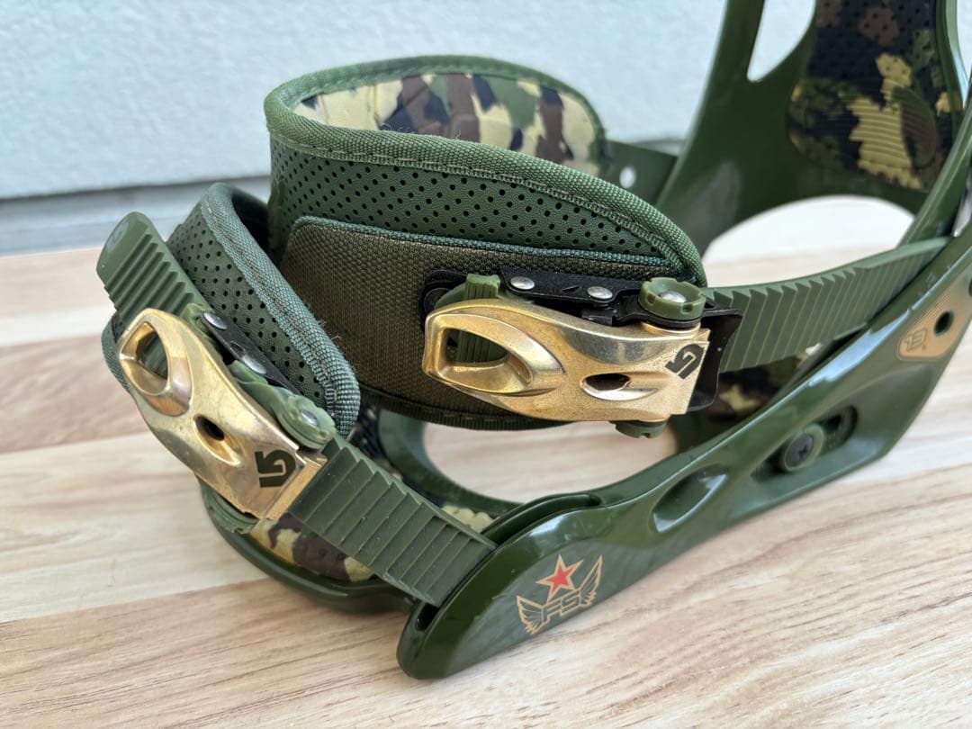 【超美品1回のみ使用】Burton Doom バインディング M カモフラ　迷彩