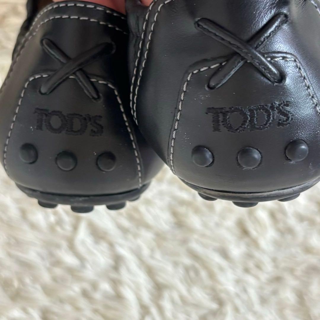 美品　トッズ　スクエアトゥ　レザー　黒　フラットシューズ　パンプス　コンパクト