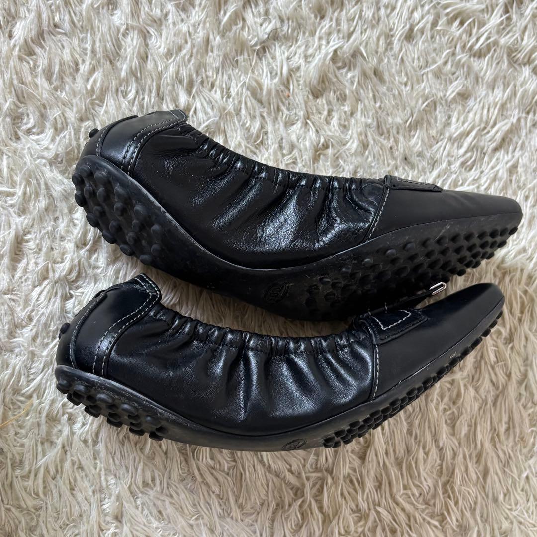 美品　トッズ　スクエアトゥ　レザー　黒　フラットシューズ　パンプス　コンパクト