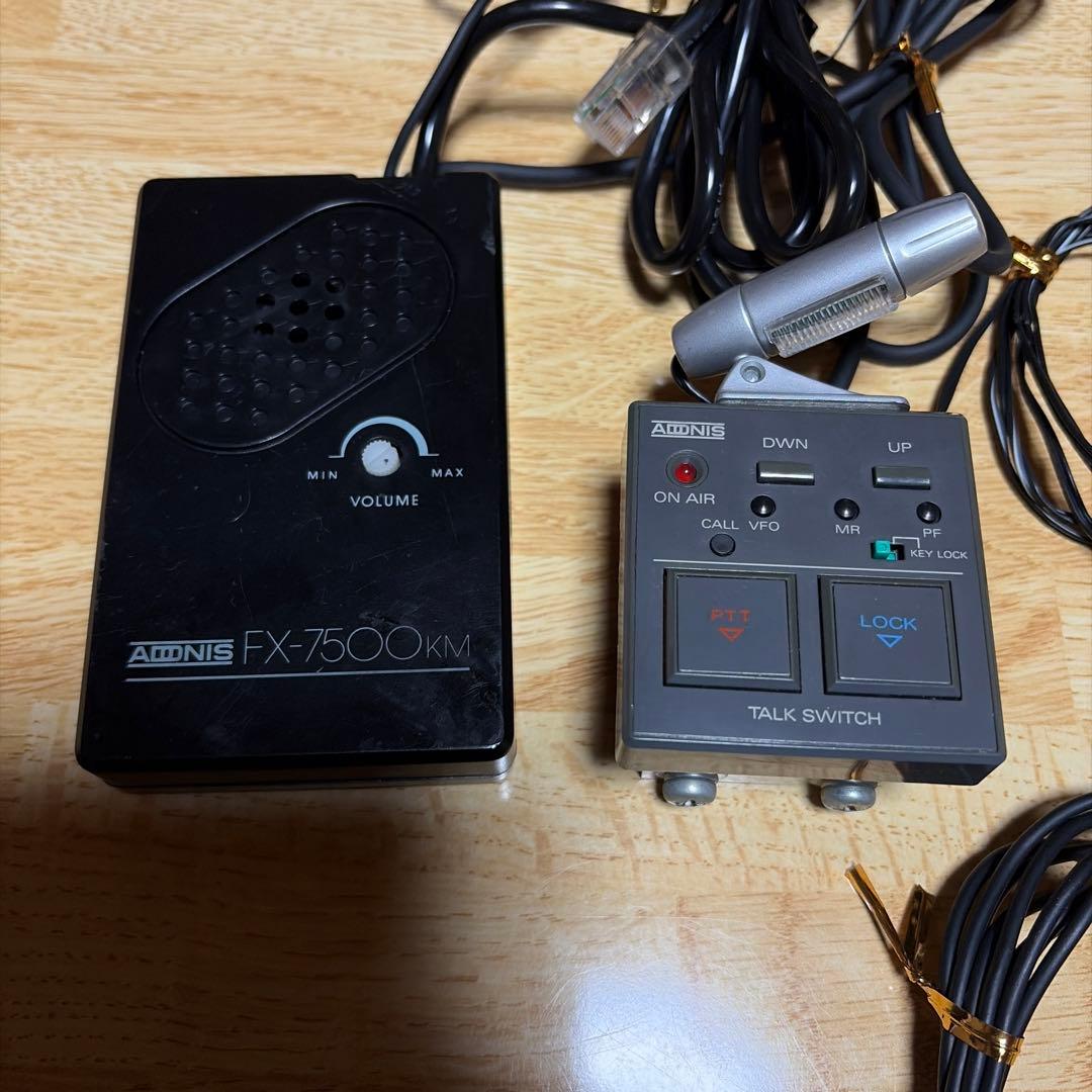 アマチュア無線用車載設置用備品、モービル機、ハンディ機　各1セットずつ