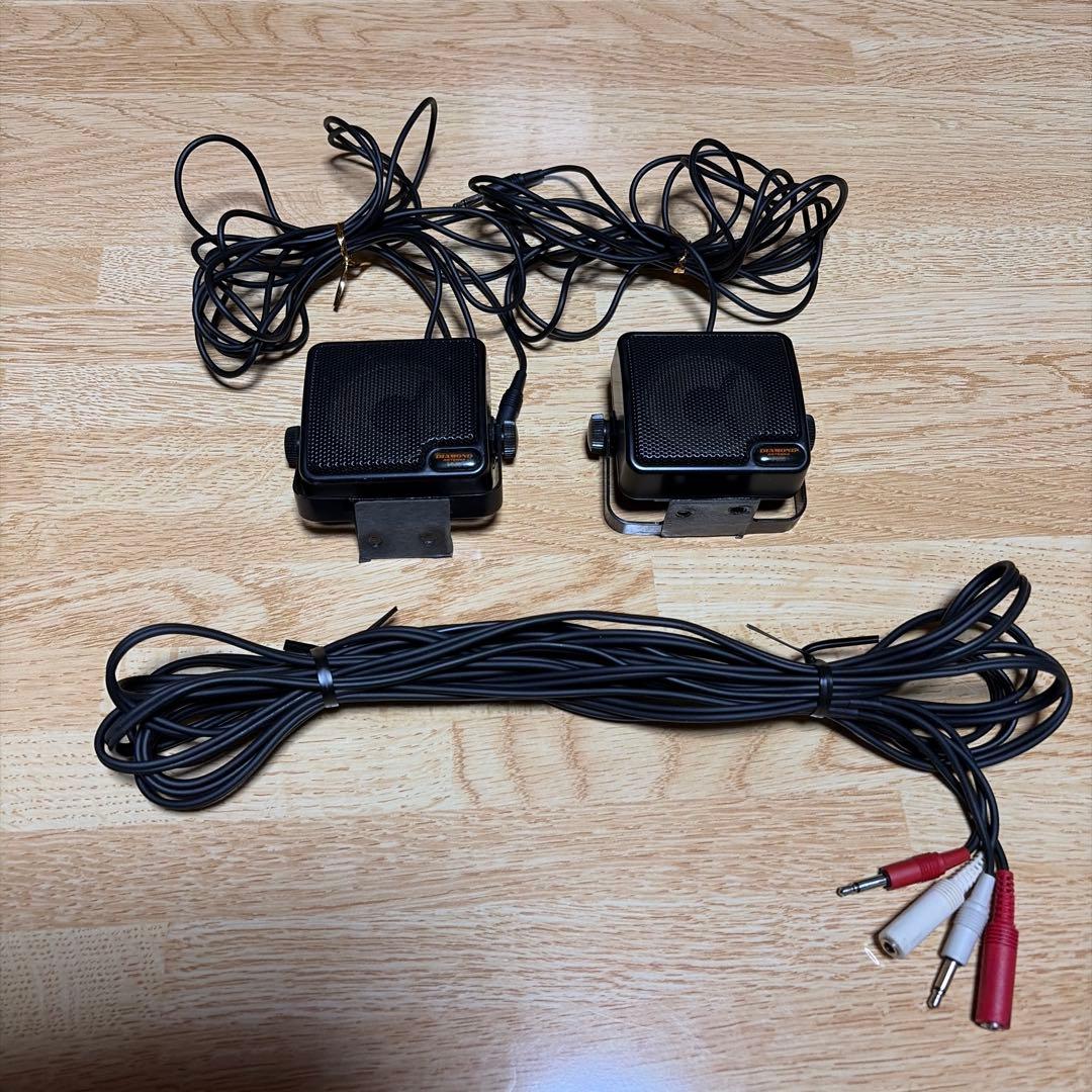 アマチュア無線用車載設置用備品、モービル機、ハンディ機　各1セットずつ