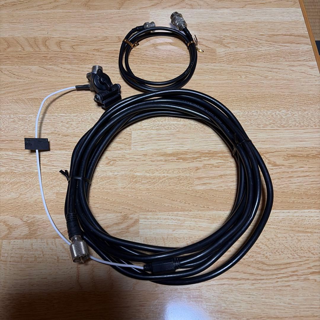 アマチュア無線用車載設置用備品、モービル機、ハンディ機　各1セットずつ