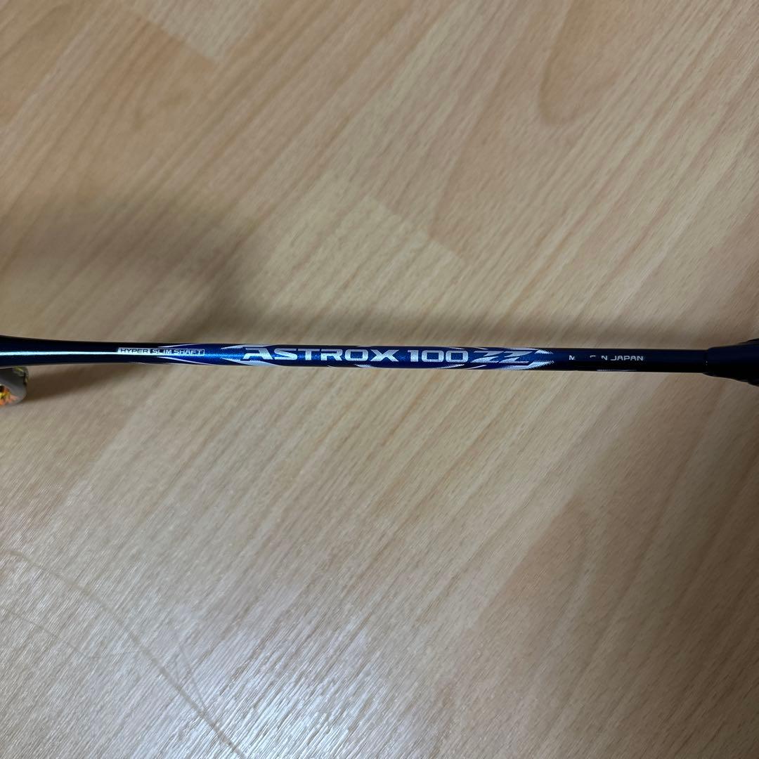美品YONEX バドミントンラケット 日本製 アストロクス100ZZ 4UG5