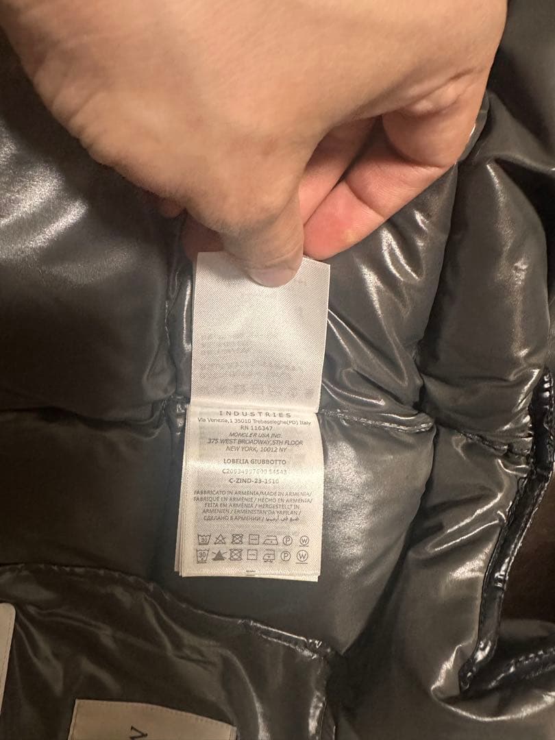 モンクレール フード付きダウンベスト BORMES男性 アウター ベストダウン