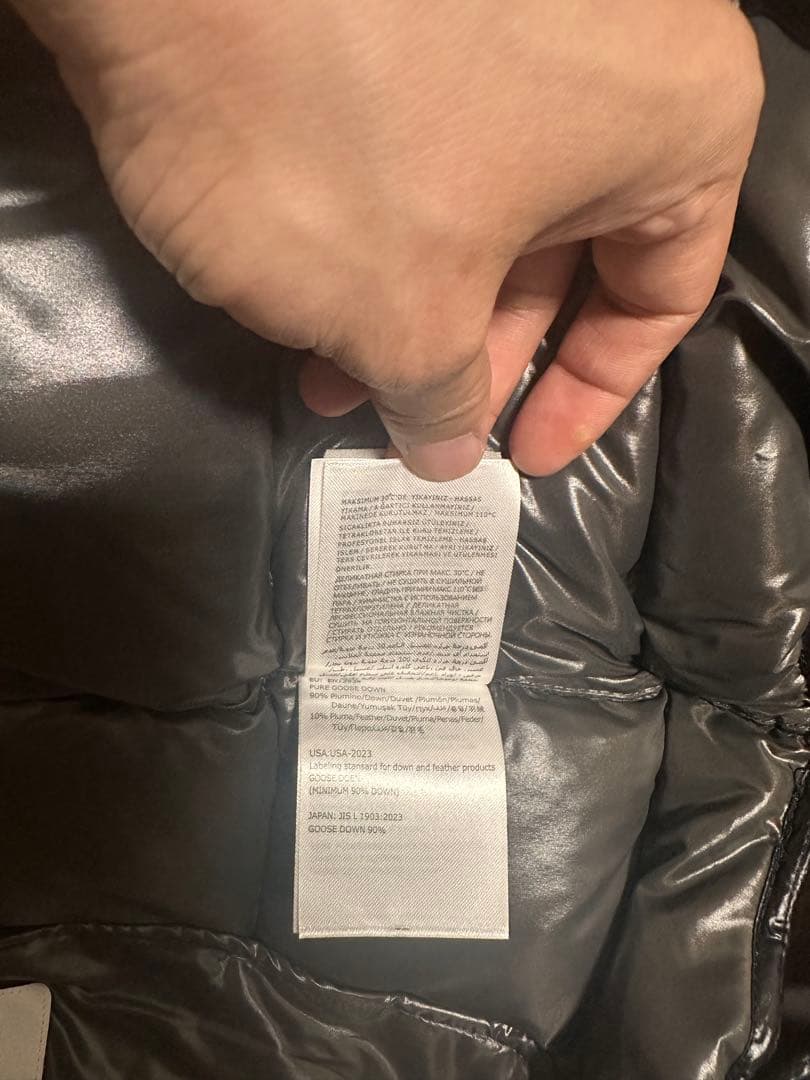 モンクレール フード付きダウンベスト BORMES男性 アウター ベストダウン